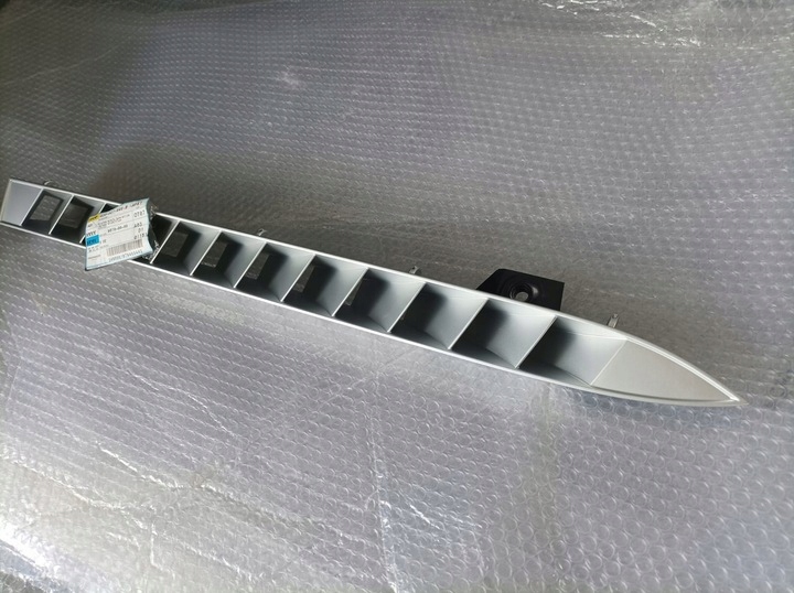 фото №4, Audi r8 решётка впуск воздуха 420827949b ap6 nowa