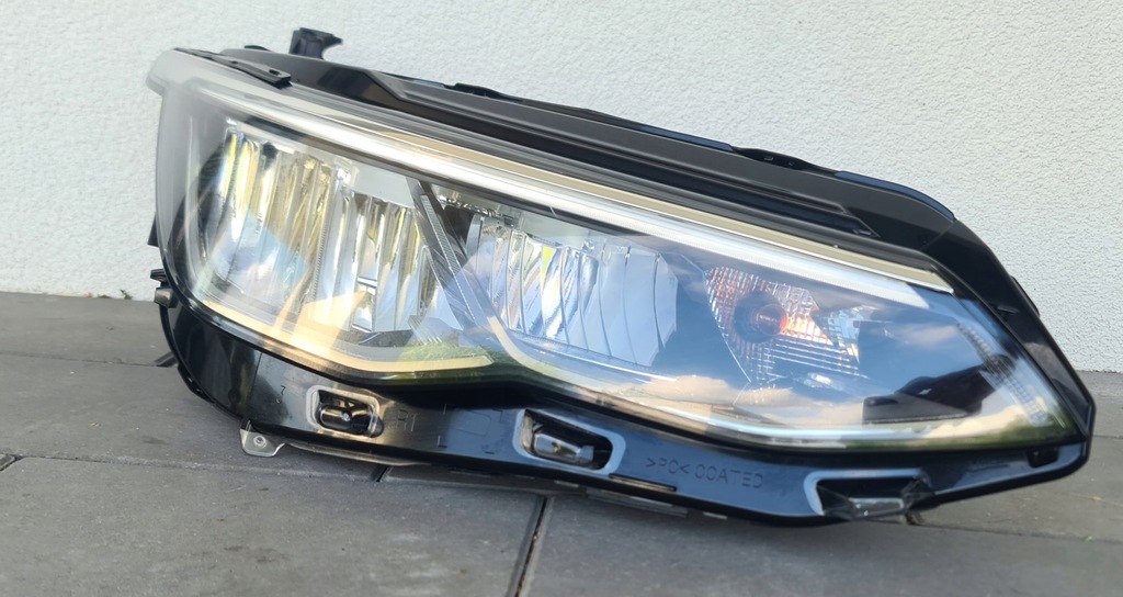 фото №1, Лампа перед права vw golf viii led 5h1941006