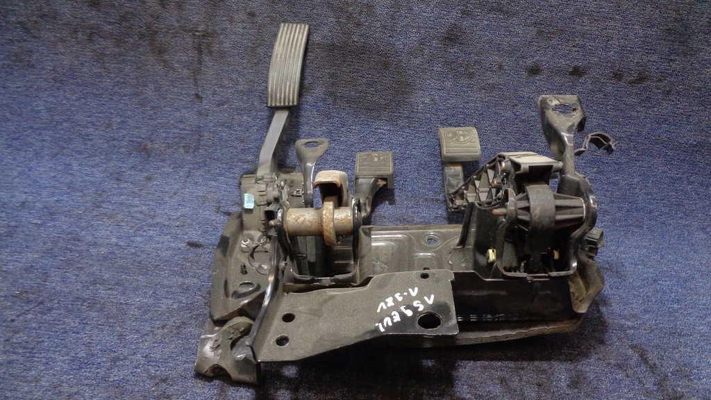 фото №8, Педаль педали 0505030010 alfa romeo 159 1.9 jtdm 2005-2011r. europa