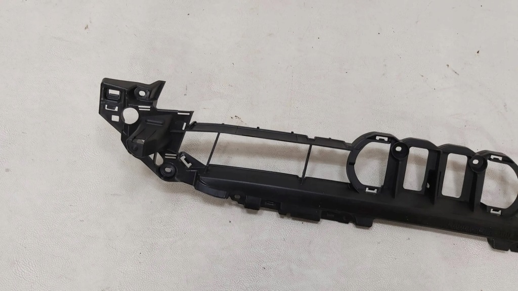 Кронштейн каркас решітка audi a3 8v3853949 нове Недорого