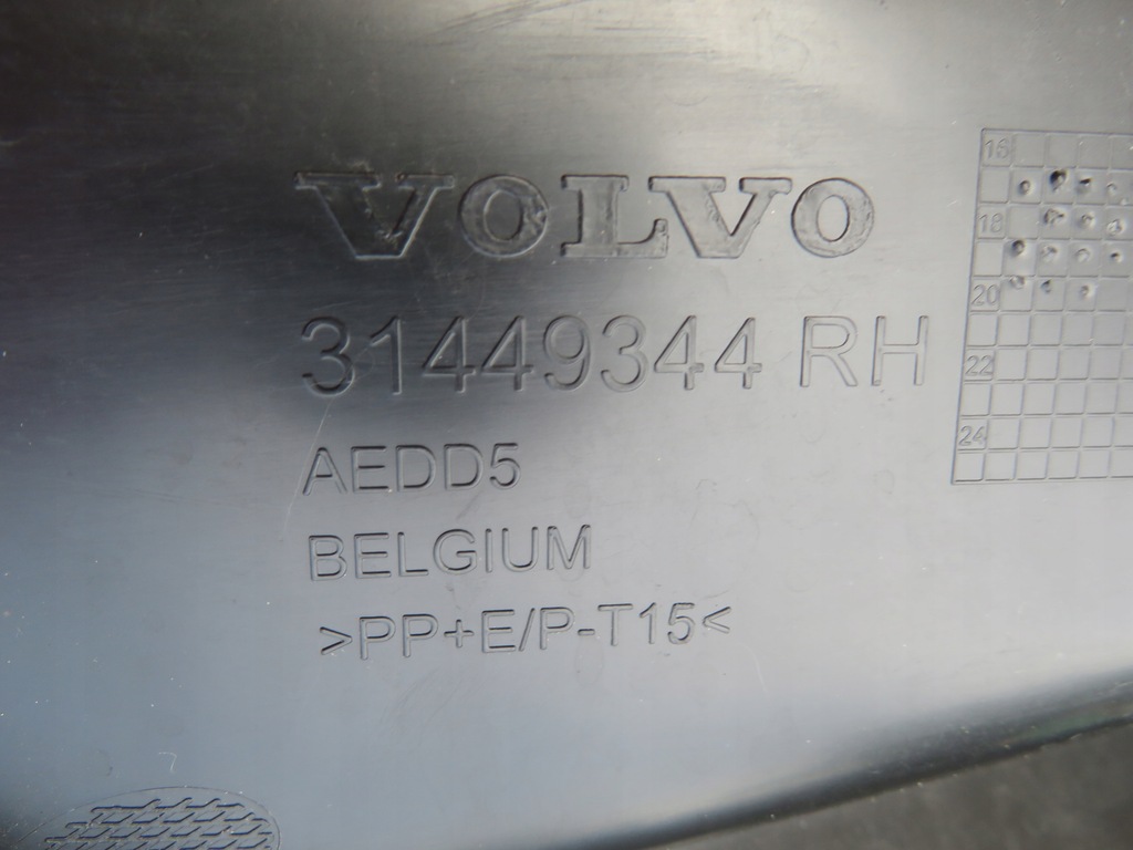 фото №9, Volvo xc40 2018- przed lift правая решётка na противотуманная фара решётка радиатора бампера