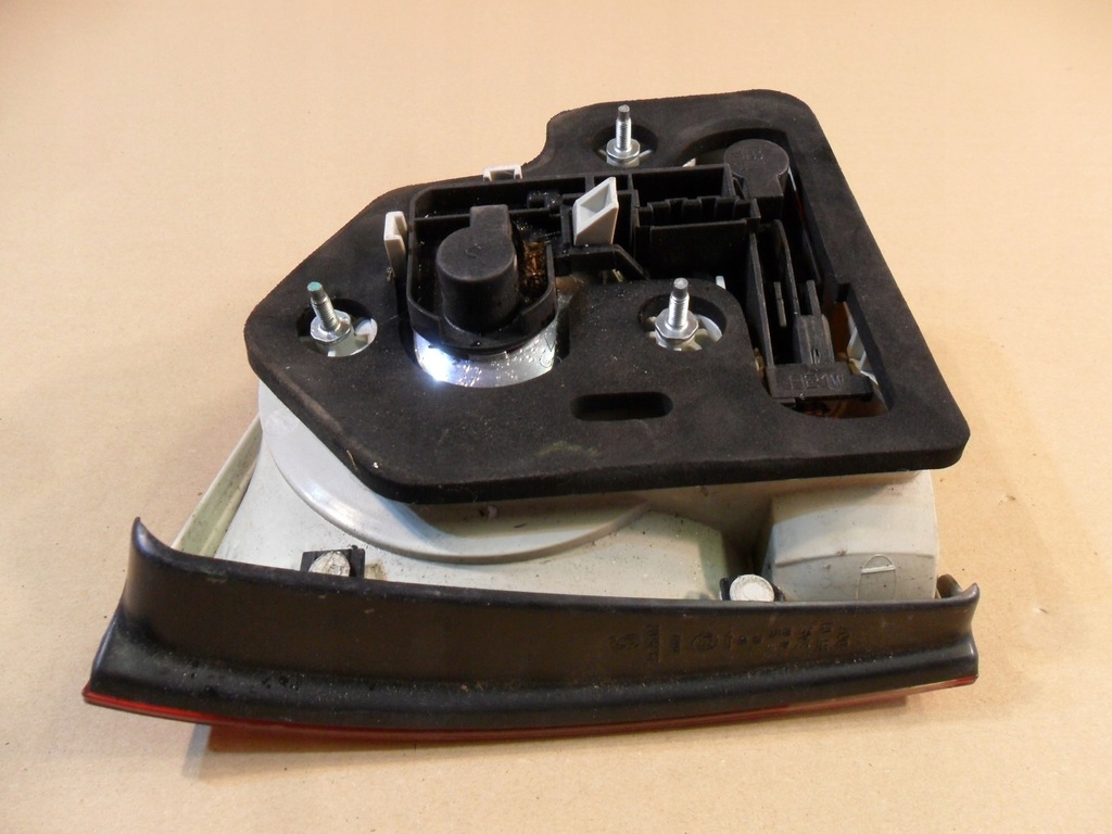 фото №13, Vw touareg правая задняя лампа крышки 7l6945094h