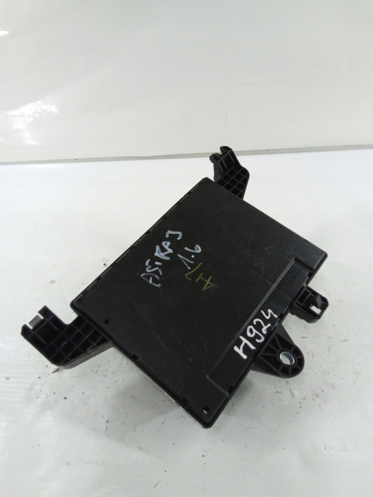 Купити H924 коробка запобіжників astra j 13302300