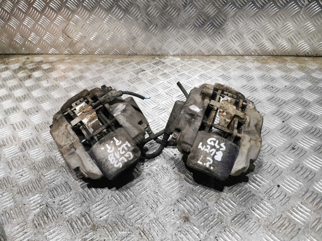 Купити Супорт гальмівний правий перед mercedes cls 218 w218