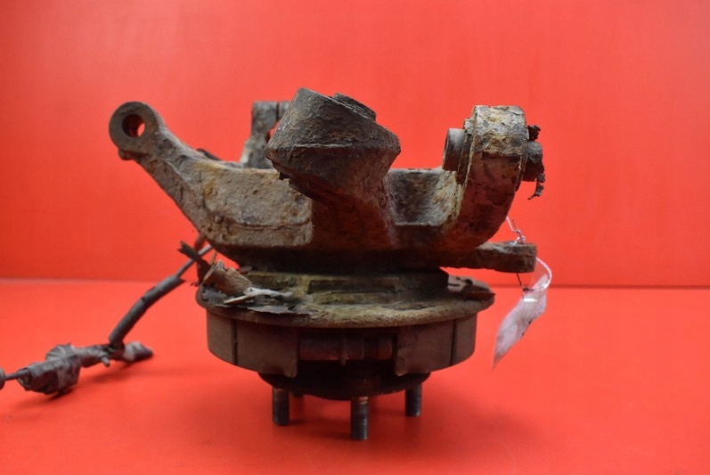 фото №8, Поворотный кулак правая задняя subaru forester iii 2.0 d 4x4