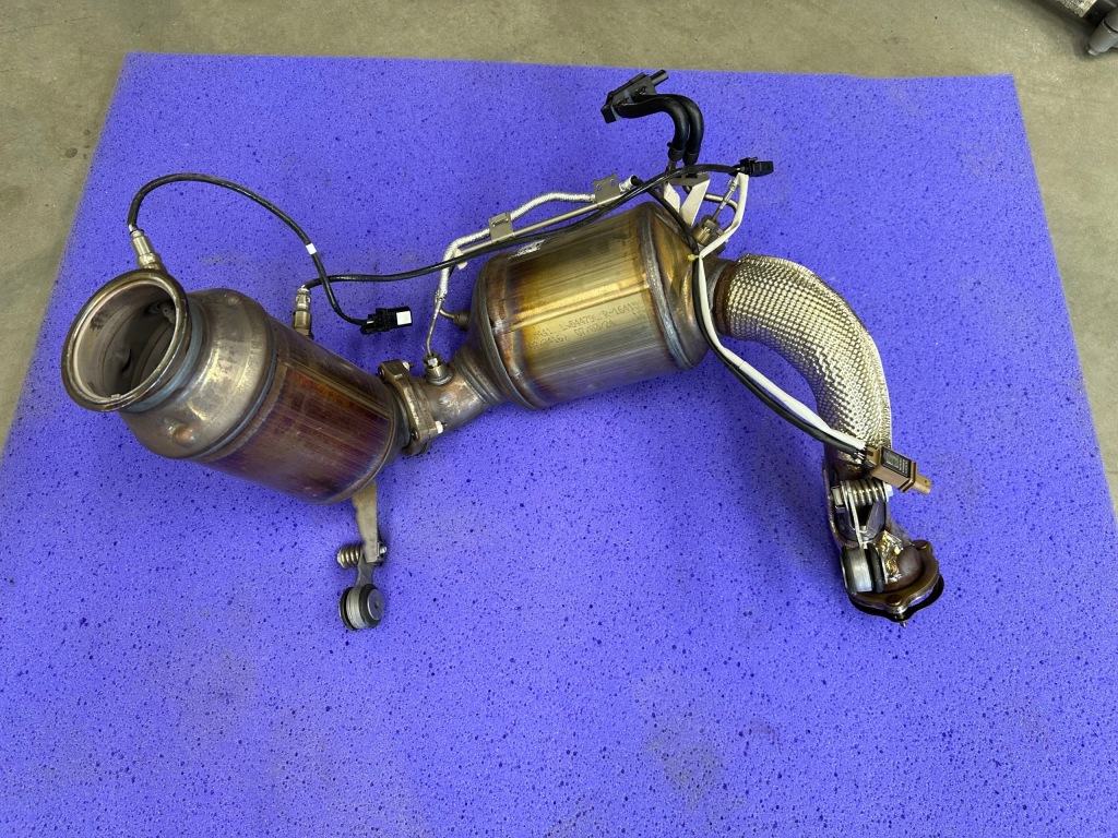 Kompletny каталізатор фільтр dpf 80a131765d 80a131703p Оригінал