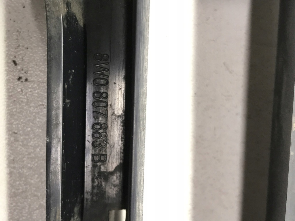 Решітка бампера середина нижній audi a4 b9 8w0807683b Ціна