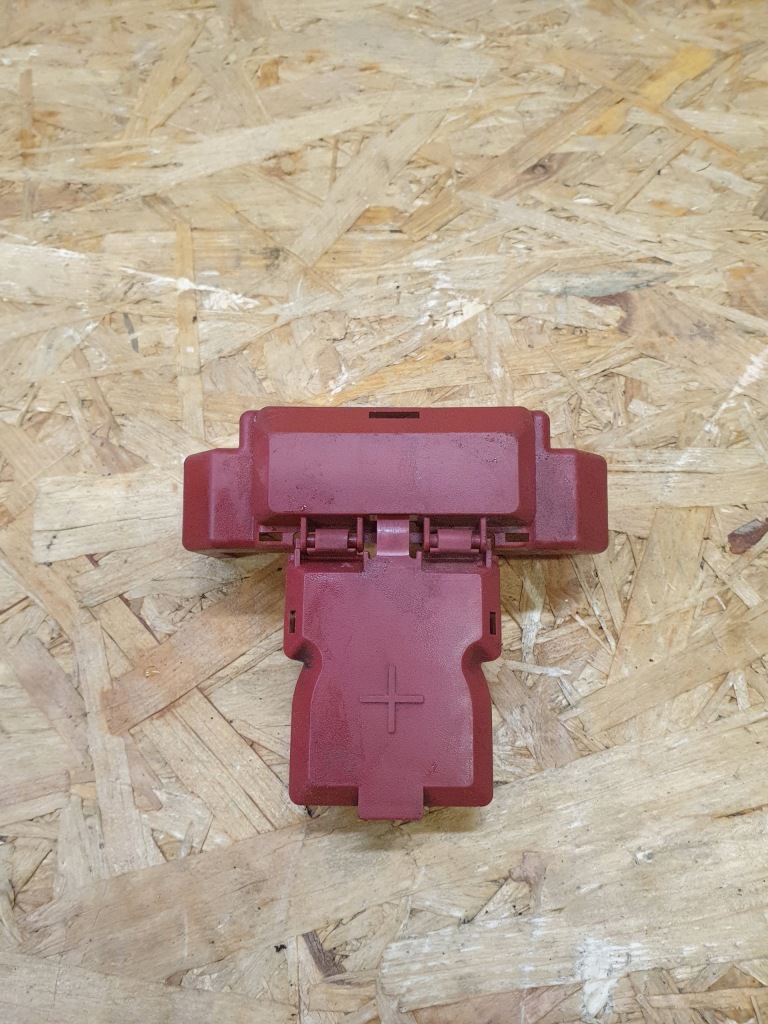 Купити Mercedes x klasa w470 захист клеми плюсовий