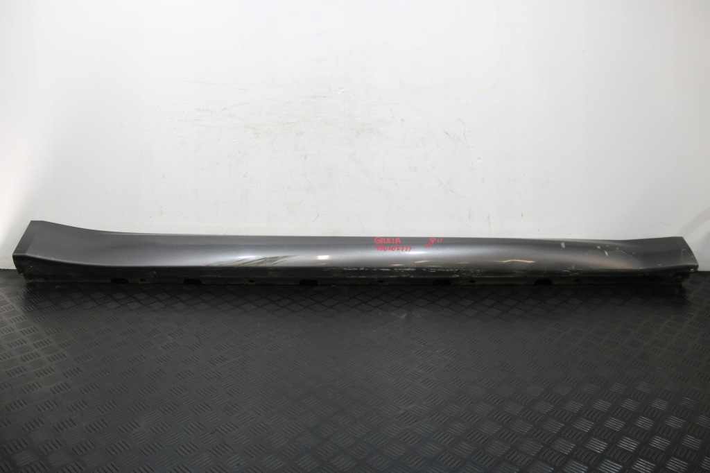 фото №1, Накладка поріг поріг правий 156107772 alfa romeo giulia veloce