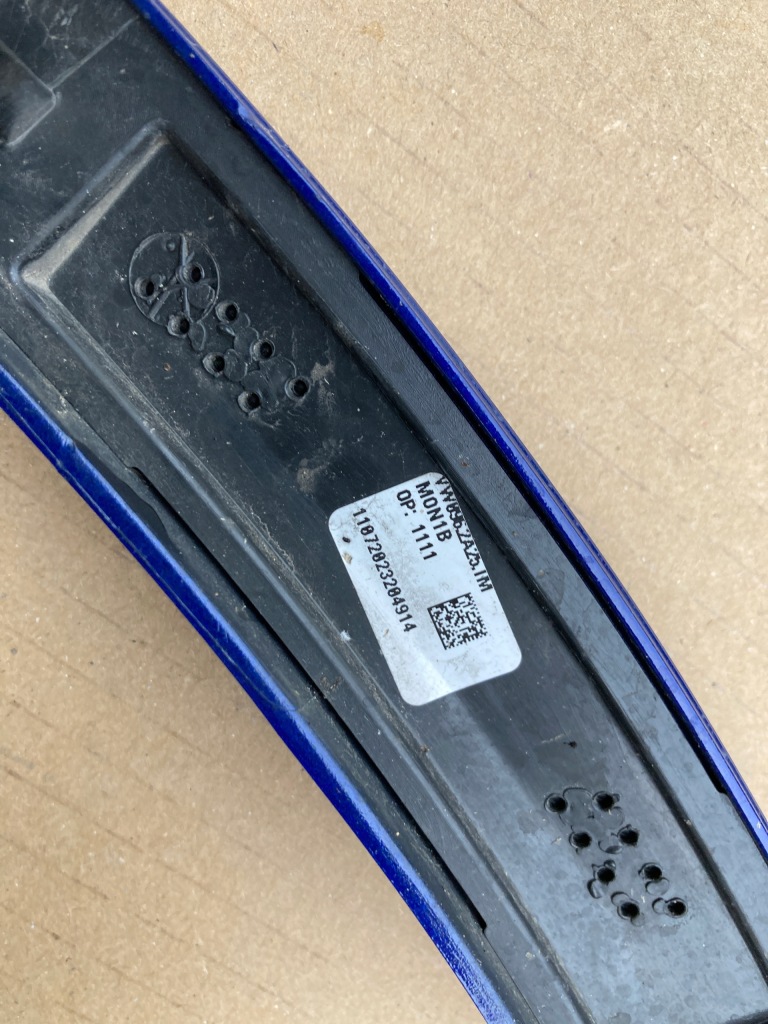 Vw touareg iii молдинг na крыло правый передний orgi. в Украине