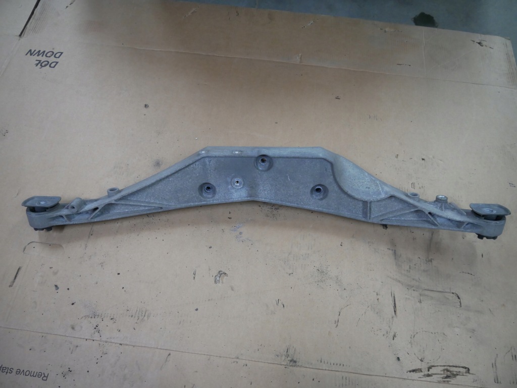 Купити Bmw f46 f39 f40 f45 f48 балка підпора кронштейн міст задній 6852896 6858474