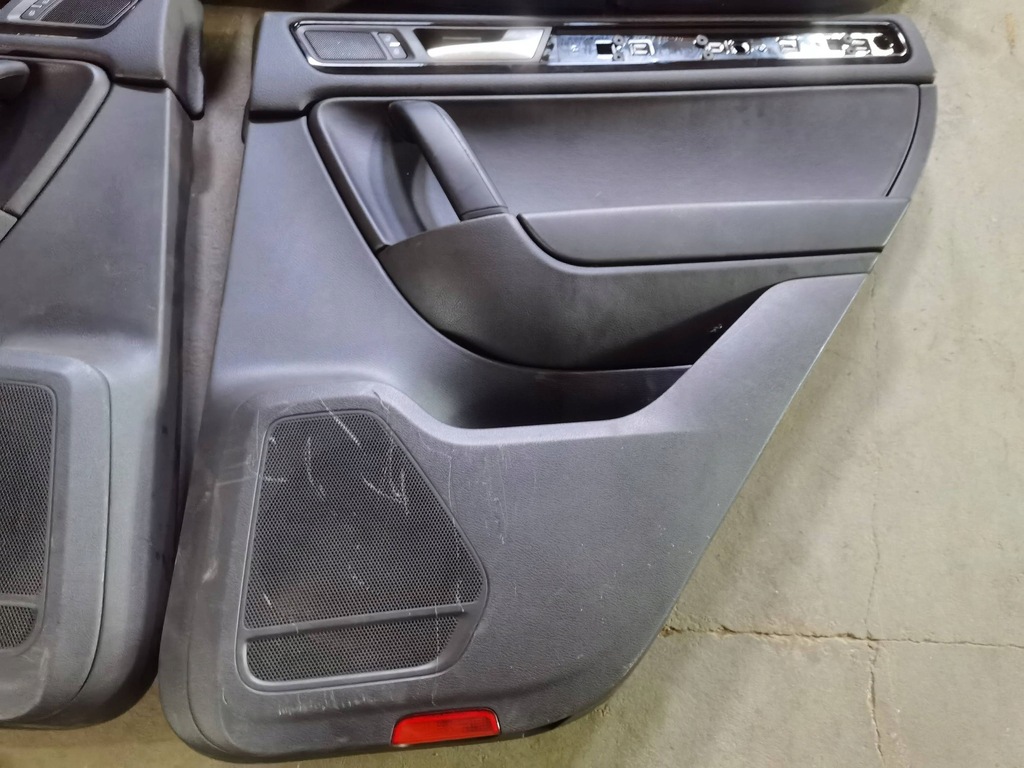 фото №7, 2011 volkswagen touareg ii сиденья / заднее сиденье / обшивки / комплект