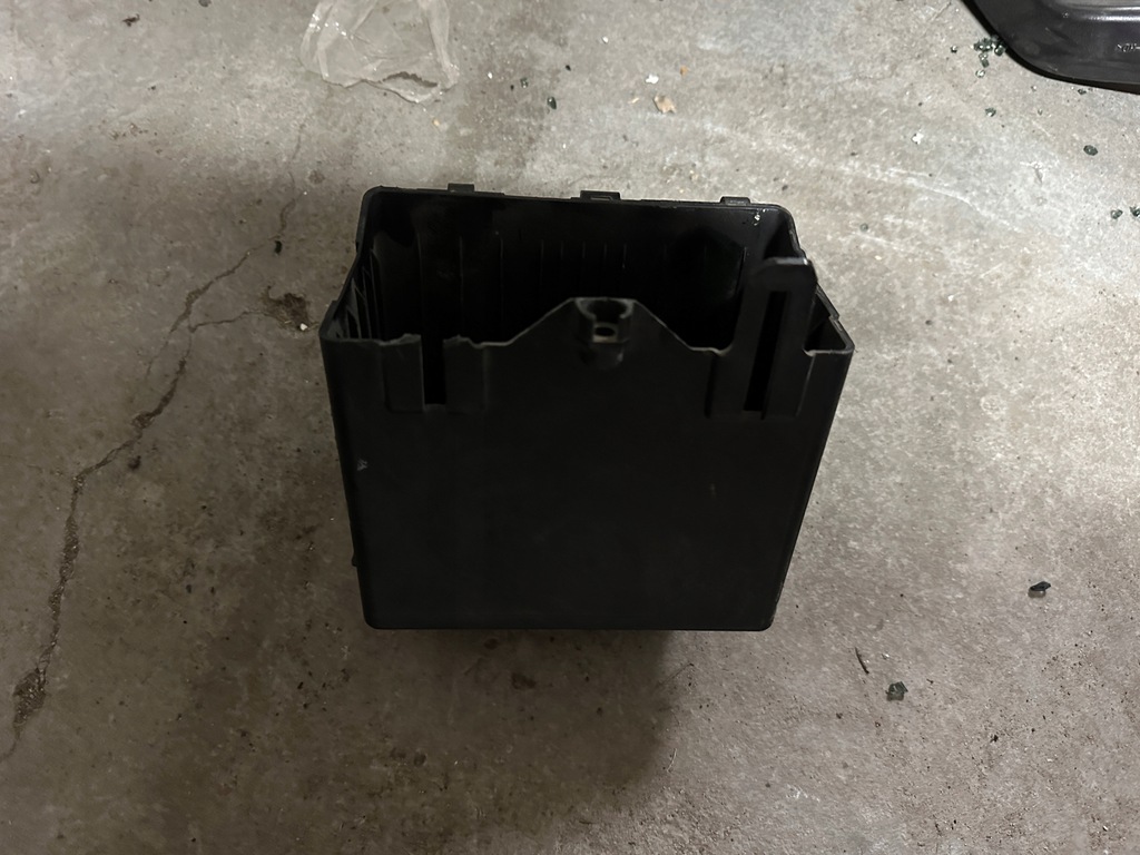 фото №1, Mercedes w222 s-klasa корпус малого аккумулятор