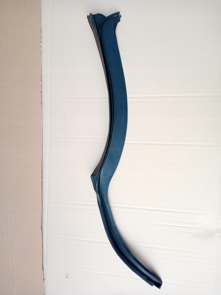 фото №1, Mercedes glb w247 права молдинг прокладка двері задня