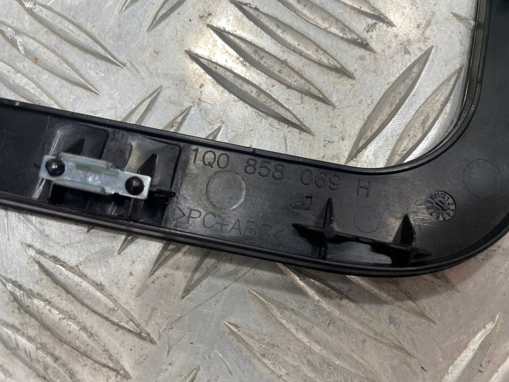 фото №7, Рамка радіо навігації панелі обдув czarna vw scirocco 1q0858069h