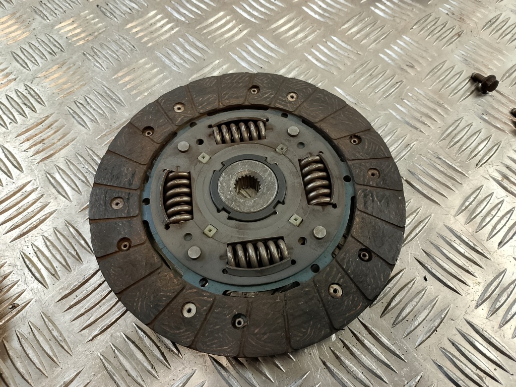 Komletne зчеплення колесо маховик диск притиск fiat albea 1.4 b Зі Шроту