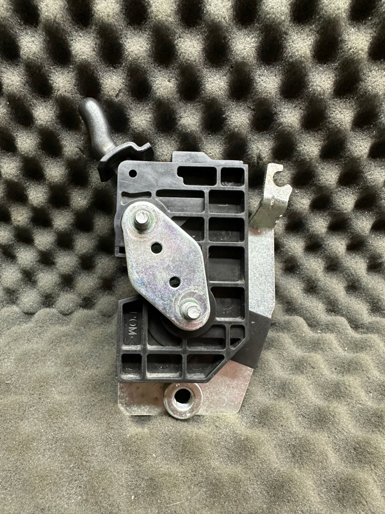 фото №1, A4517660326 замок крышки багажника правый smart fortwo ii