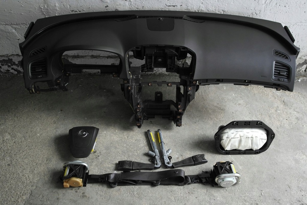 фото №1, Opel insignia a панель приладів консоль подушка безпеки ремені панель приладів pulpit полиця pas