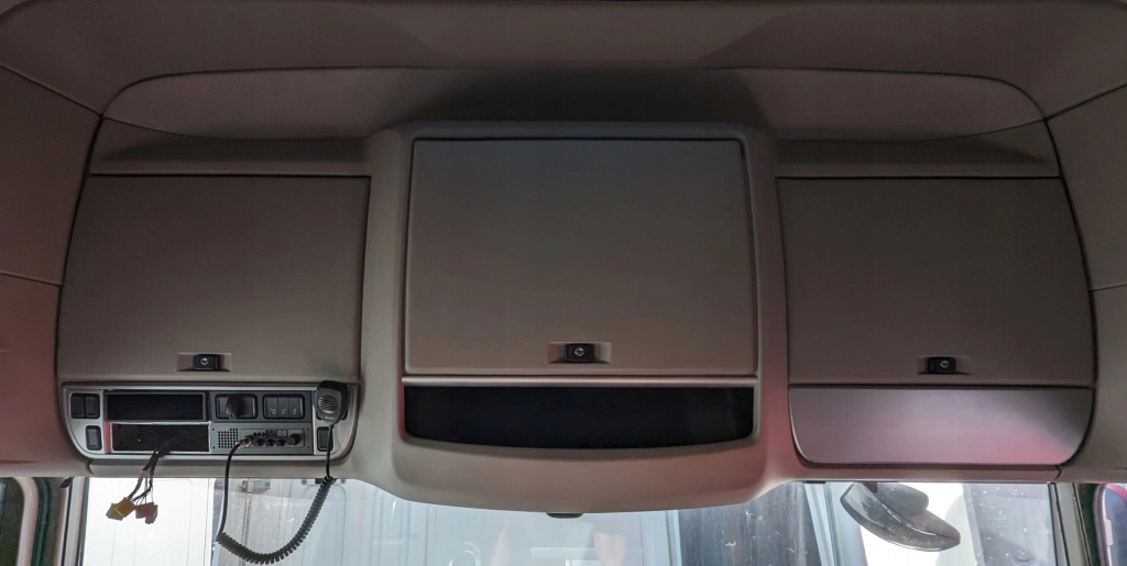 фото №1, Панель приладів верхній бардачки полиця daf xf 106 lift