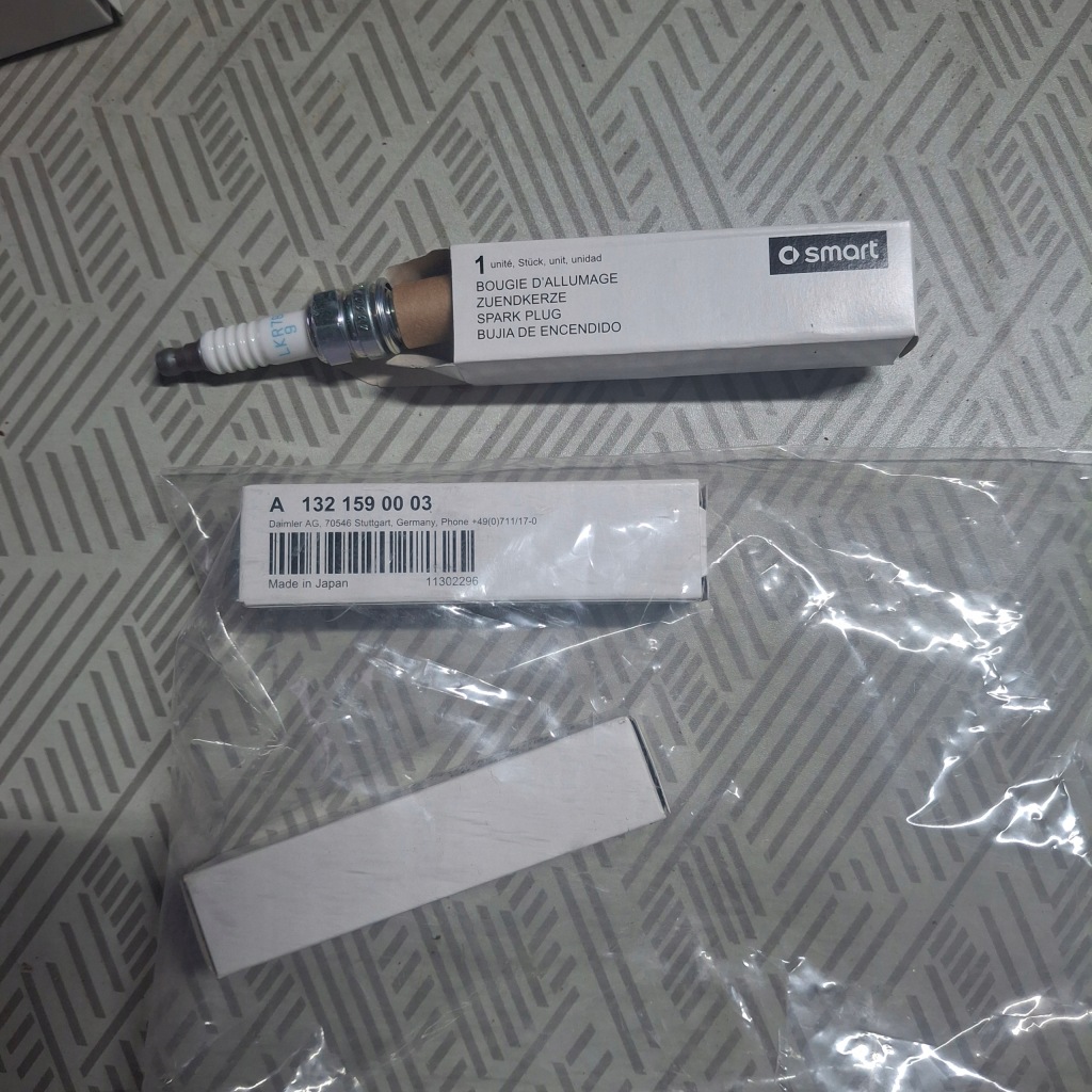 Купити Оригінальна свічка запалювання smart w451 m132