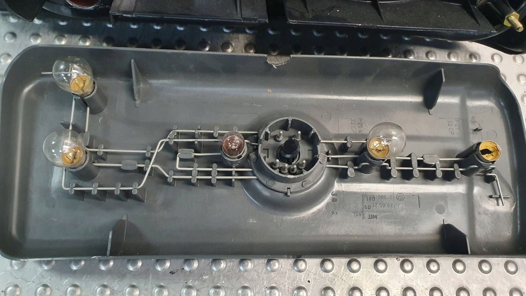 фото №9, Лампа задняя левая bmw 3 e30 1386937 82-