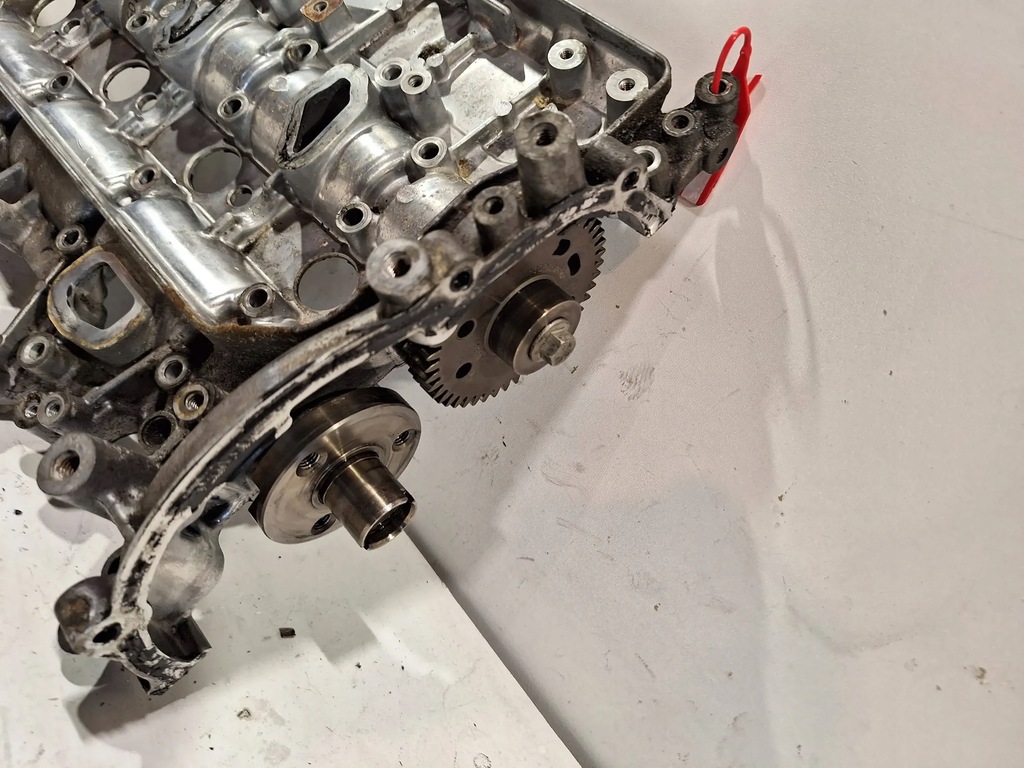 фото №11, Валы распределительного вала крышка 130c07155r renault master iii 2.3 dci 10-