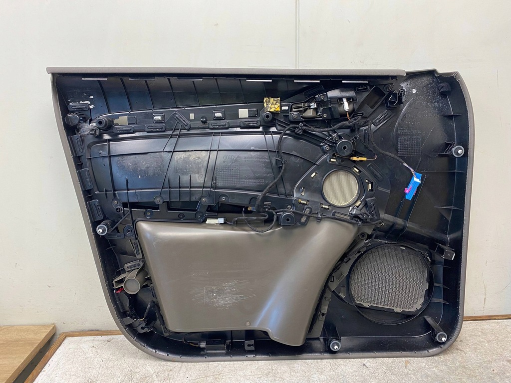 фото №7, Audi q3 8u обшивка обивка дверь правый перед 8u1867106