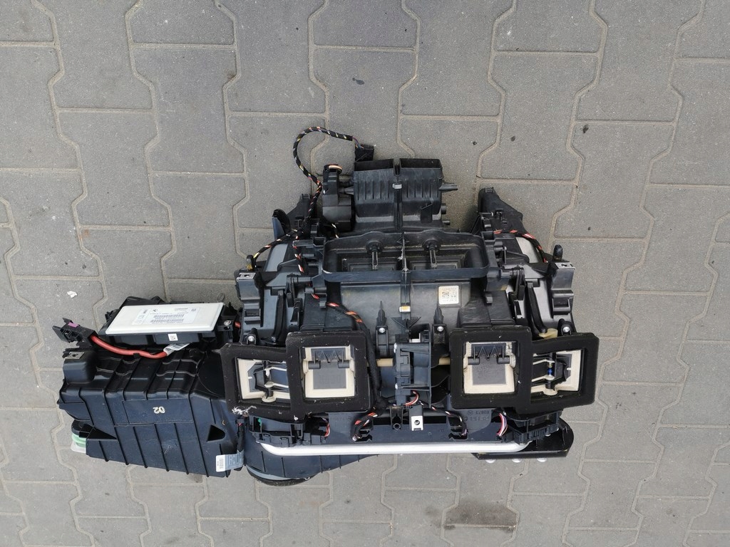 фото №4, Bmw seria 5 f10 f11 - отопитель перед