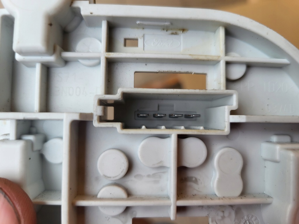 Вкладиш фари правий задні ford mondeo iv універсал 07-14r Зі Шроту