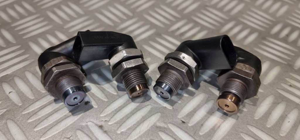 Bmw e60 e70 e90 2.0 3.0 d m57n датчик тиску пального 7787167 0281002497 в Україні