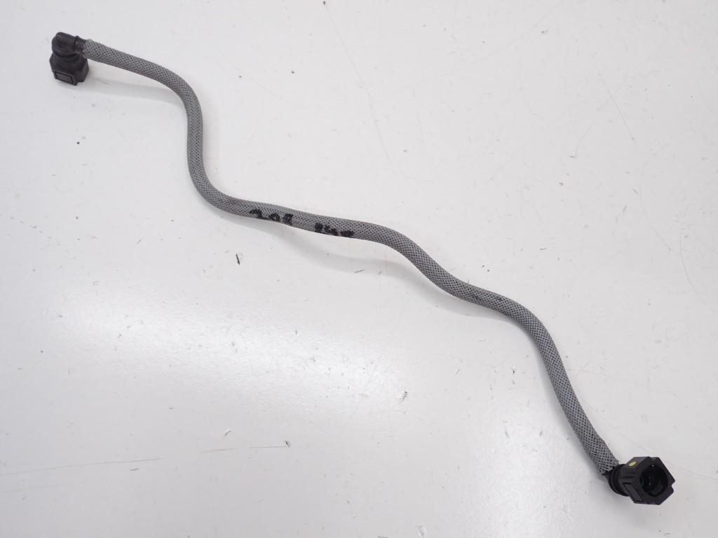 фото №1, Пабтрубок  шланг трубка топлива peugeot 308 ii t9 1.2 thp hn01 15r