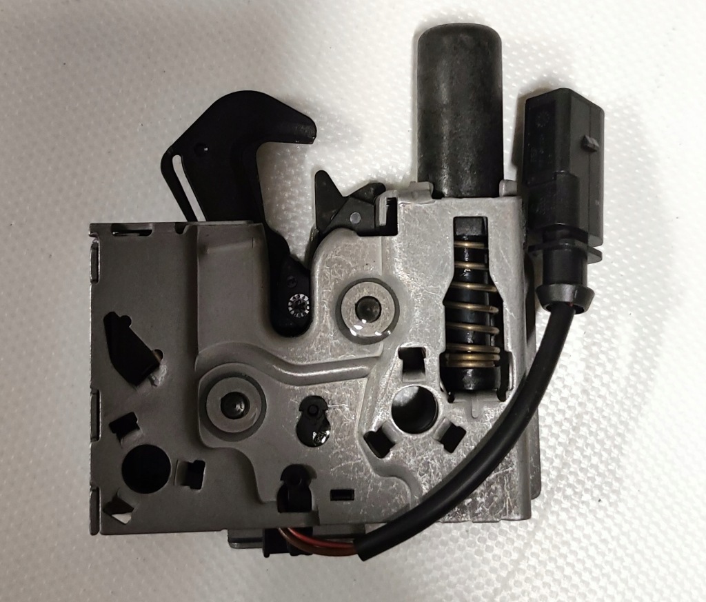 фото №1, Замок капот перед skoda superb 3 iii оригинал 3v0823509c