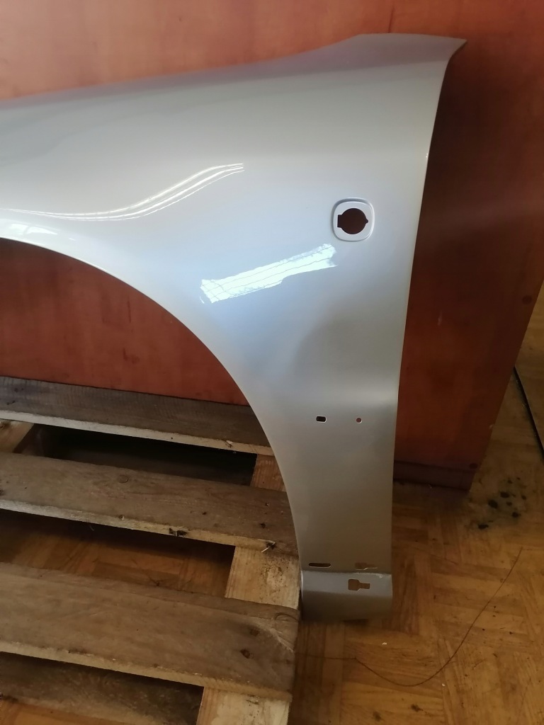 Крыло  левое  перед audi a4 b5 94-97 с отверстие на значок эмблема ly7m в Украине