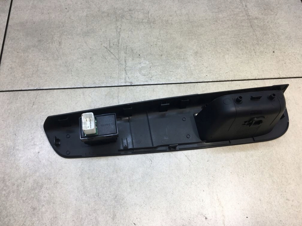 фото №8, Панель стекло правый перед kia ceed i 82361-1h000