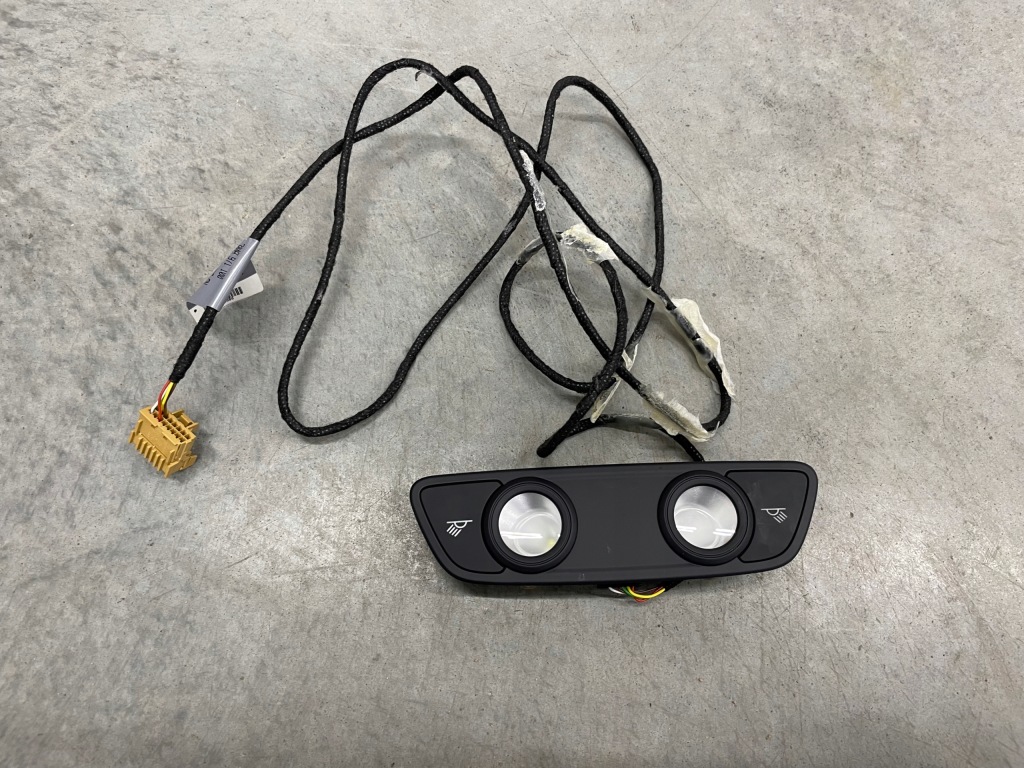 фото №1, Лампа освітлення кабіни салону стельовий q5 80a s-line оригінал