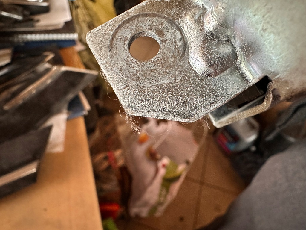 фото №7, Mercedes b-klasa w246 замок засов крышки багажника a2467400035