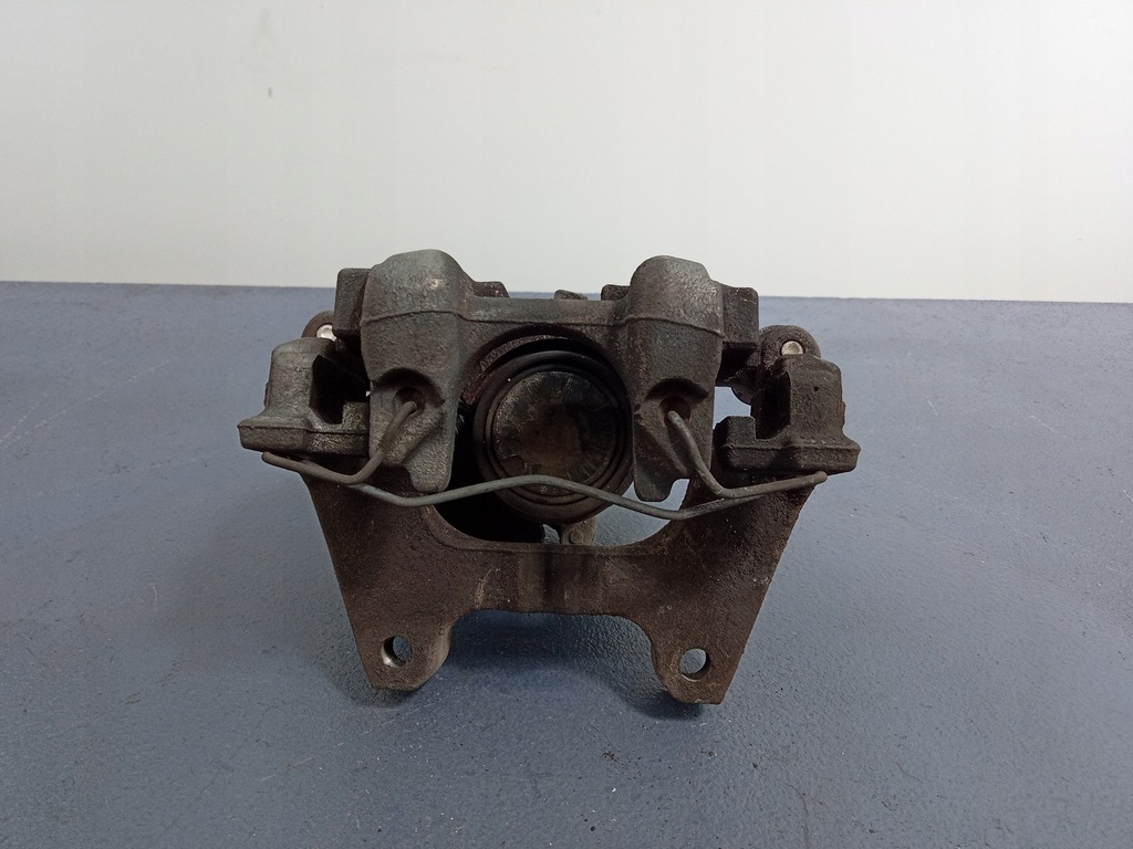 фото №5, Vw passat b8 супорт задня правий скоба 3q0615406ag