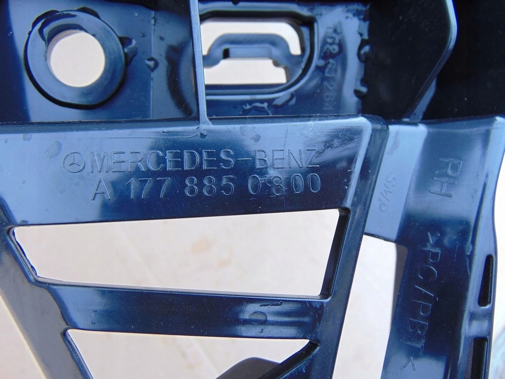 фото №6, Направляющая кронштейн бампера правый задняя mercedes w177