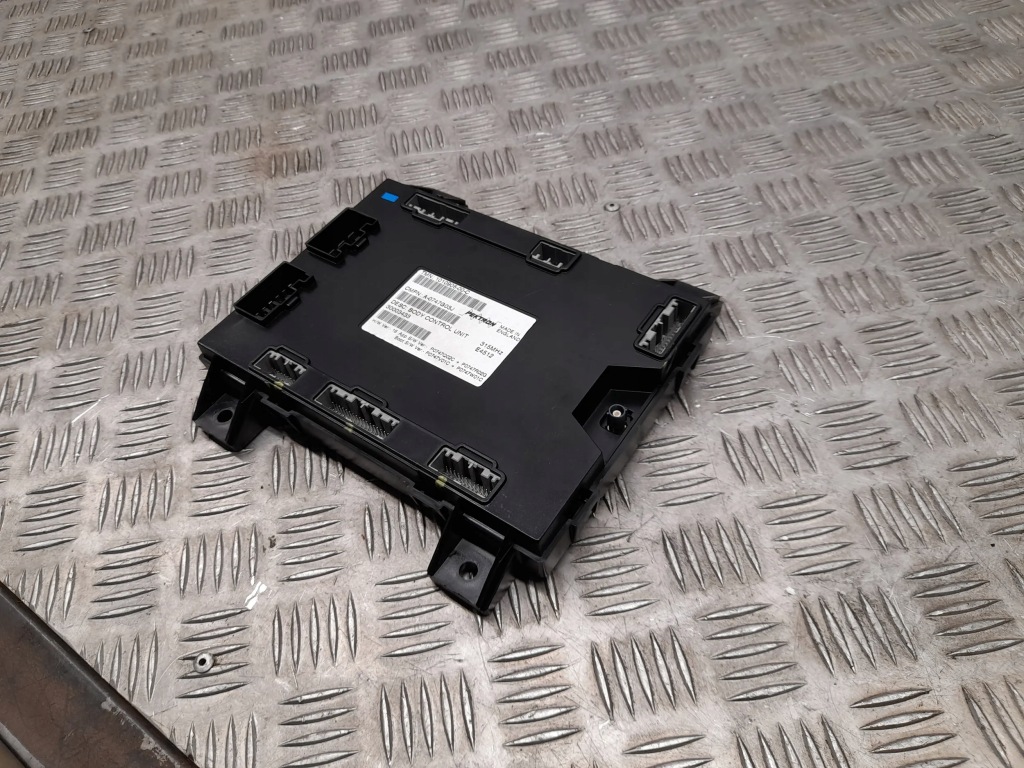 фото №3, Tesla model s 101090600c з передній модулі комфорту