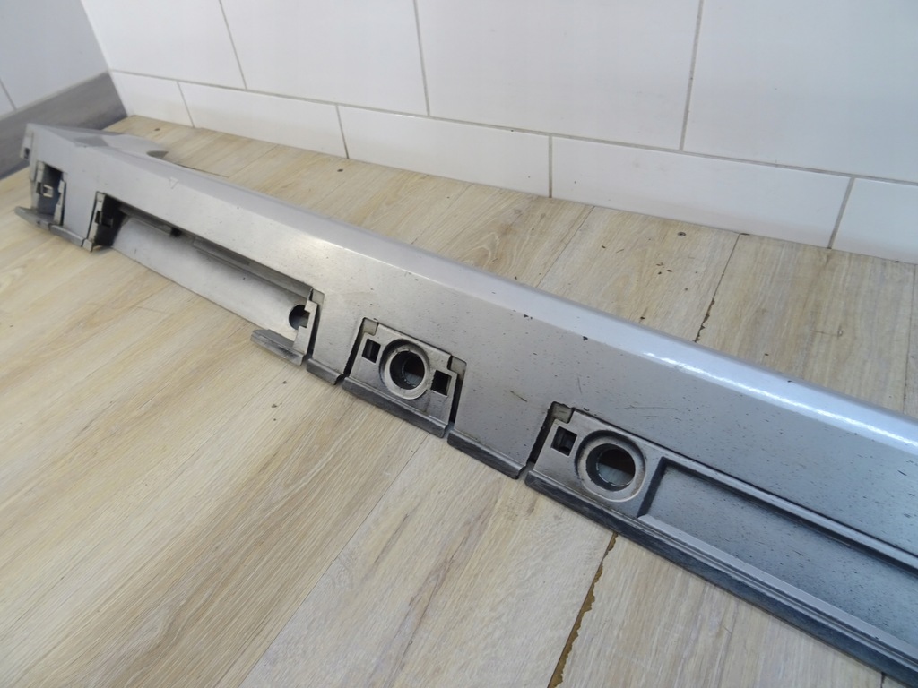 фото №9, Toyota corolla e21 kombi молдинг порог правая 75850-02220 llu