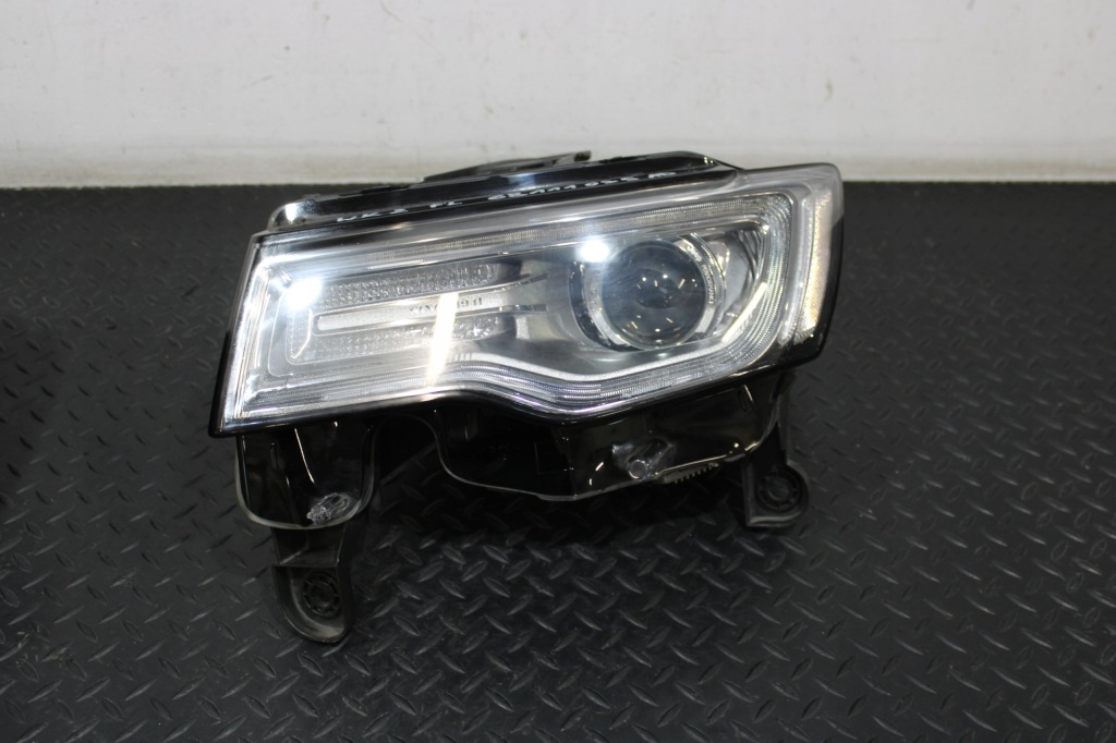 Фонари перед led jeep grand cherokee wk2 рестайлинг  68111034ad 68111035ad Недорого
