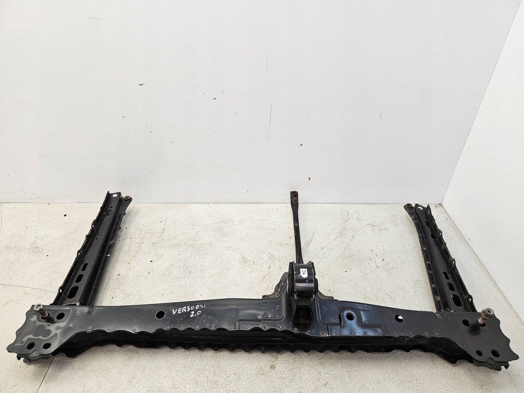 фото №1, Toyota verso балка pod радиатор