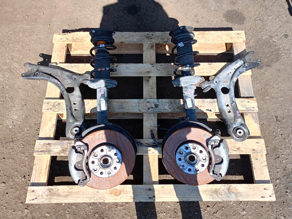 фото №1, Volkswagen t-roc audi q2 81a поворотный кулак амортизатор рычаг 5q0413031ka