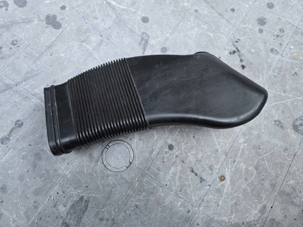 фото №1, Труба воздухозаборник воздуха audi 8d0129617e