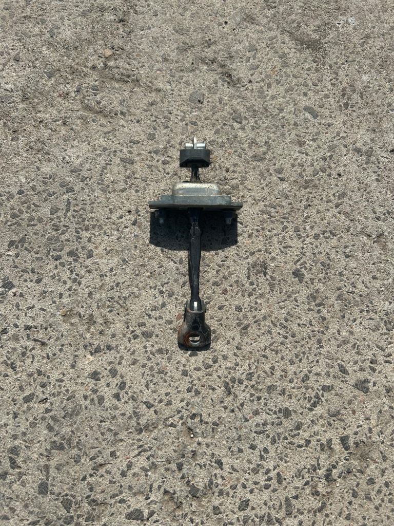 фото №1, Ограничитель дверь левый перед toyota camry xv40 europa