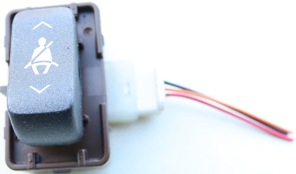 Купити Кнопка поперечина lexus ls 600h ls460 iv 07-