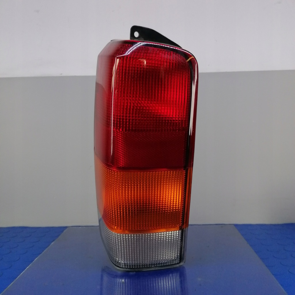 фото №1, Jeep cherokee xj лампа задня ліва cs082-u000l