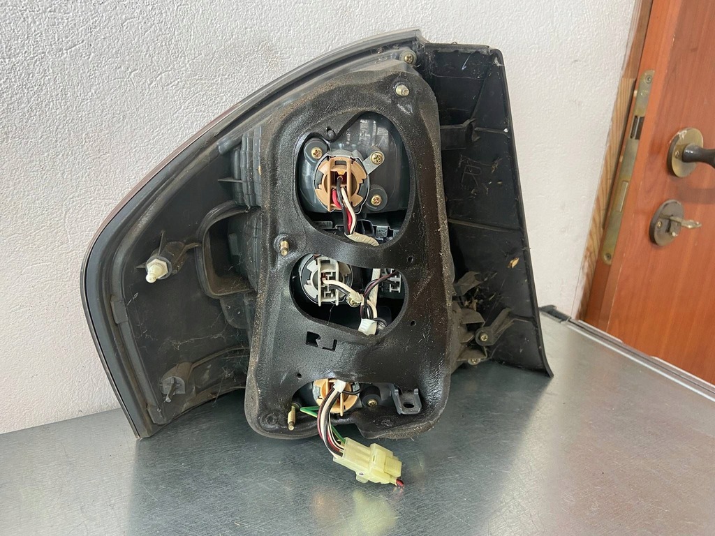 фото №6, Subaru legacy iv sedan лампа задня права задня правий