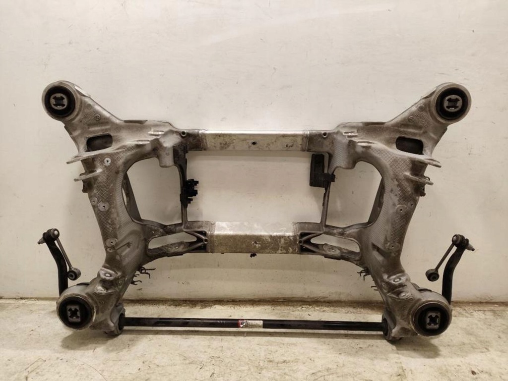 фото №9, Porsche taycan 9j1 2021 балка задні