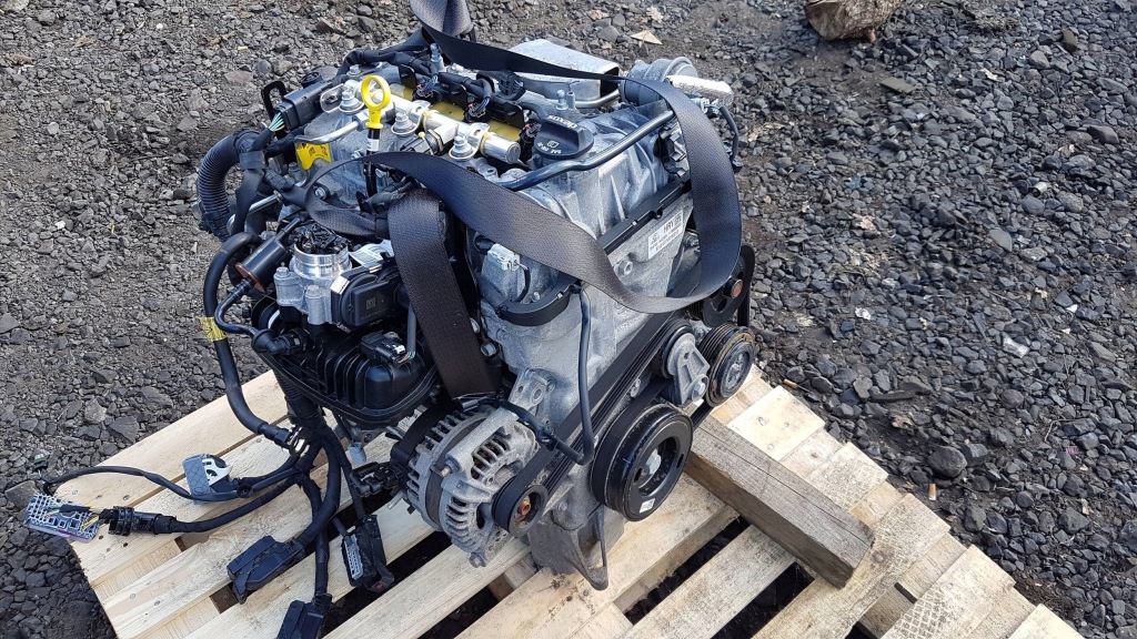 Opel astra k adam corsa e 1.o turbo двигатель комплектный  63 tys km Доставка